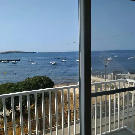 Private Bedroom In A Sea Front *