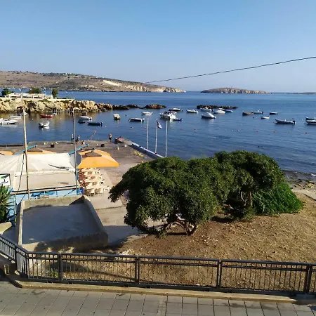 Private Bedroom In A Sea Front San Pawl il-Baħar