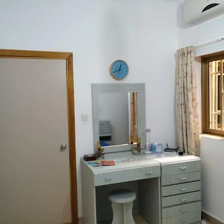 Private Bedroom In A Sea Front Homestay *